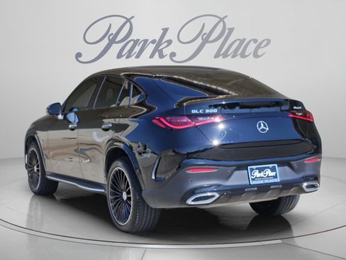 Used 2024 Mercedes-Benz GLC 300 4MATIC image 3