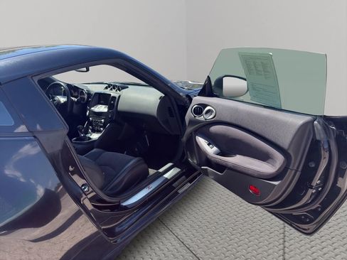 Used 2009 Nissan 370Z Touring RWD image 21