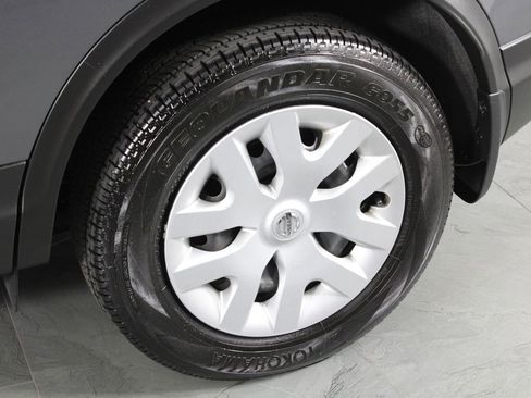 Used 2020 Nissan Rogue Sport S image 12