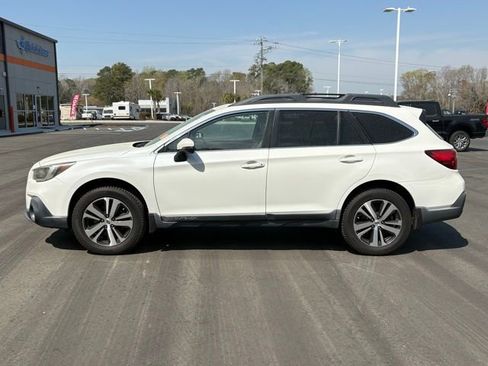 Used 2018 Subaru Outback 2.5i Limited image 2