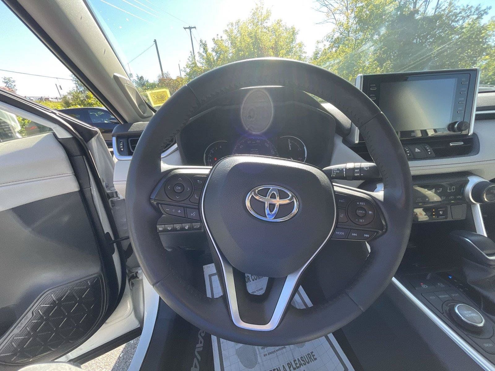 Used 2019 Toyota RAV4 Limited w/ Advanced Technology Package AWD/4WD image 15