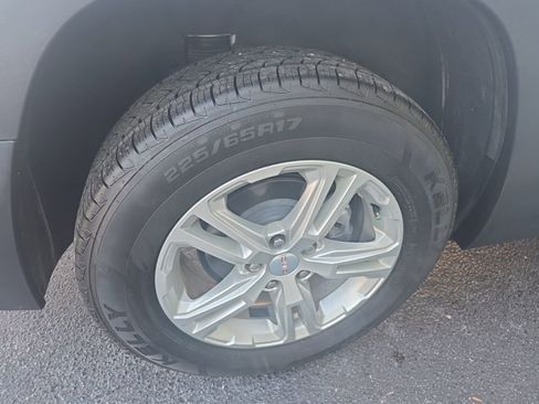 Used 2023 GMC Terrain SLE w/ Driver Convenience Package image 16