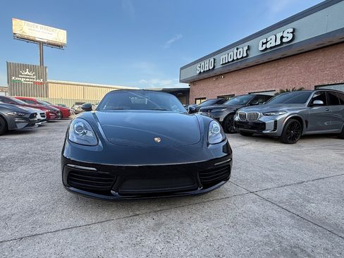 Used 2018 Porsche 718 Boxster RWD image 8