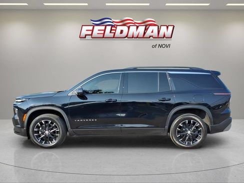 Used 2025 Chevrolet Traverse LT w/ Sun and Wheel Package FWD image 2