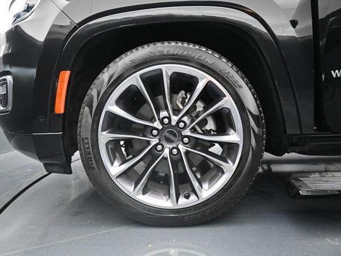 Used 2025 Jeep Wagoneer Series III w/ Premium Group I AWD/4WD image 36