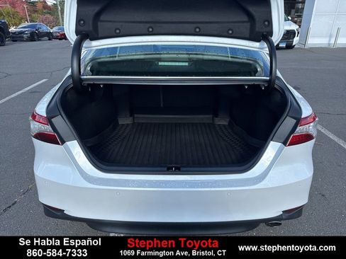 Used 2018 Toyota Camry XLE image 27