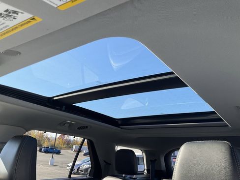 Used 2023 Ford Explorer Limited w/ Limited Technology Package image 3