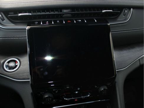 New 2025 Jeep Grand Cherokee Limited image 17