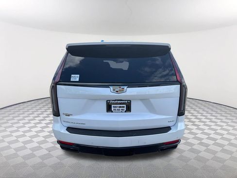 Used 2024 Cadillac Escalade Premium Luxury AWD/4WD image 6