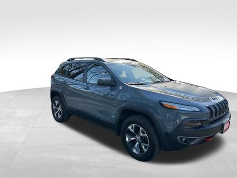 Used 2015 Jeep Cherokee Trailhawk w/ Comfort/Convenience Group AWD/4WD image 8