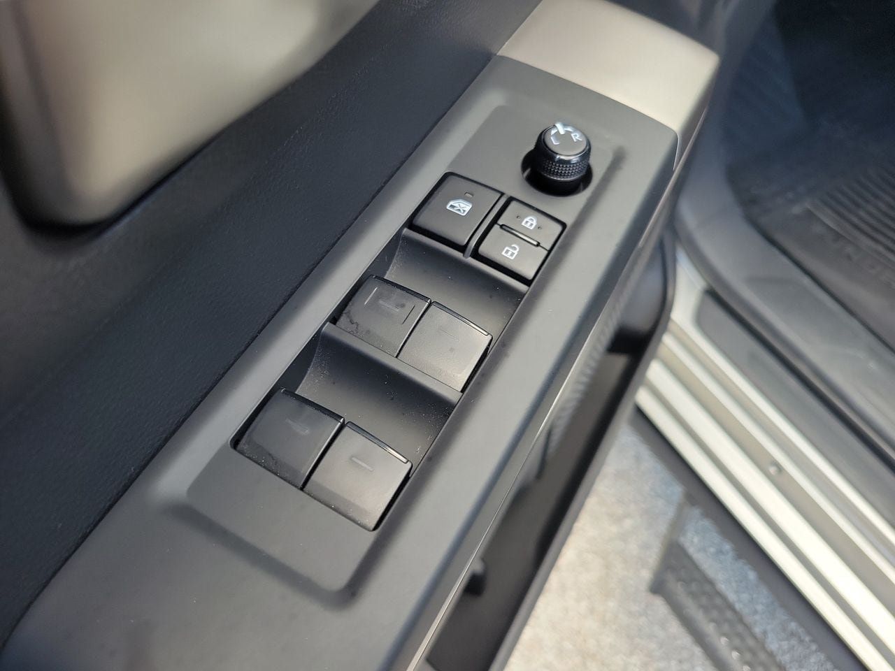 Used 2025 Toyota Tundra SR5 w/ SR5 Convenience Package AWD/4WD image 14