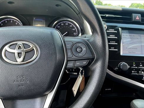 Used 2019 Toyota Camry LE FWD image 13