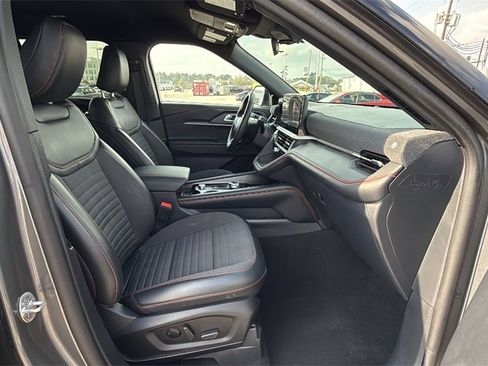 Used 2025 Ford Explorer ST-Line image 31