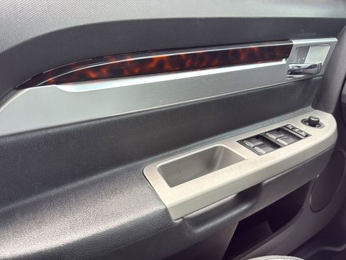 Used 2009 Chrysler Sebring Touring w/ Electronics Convenience Group FWD image 9