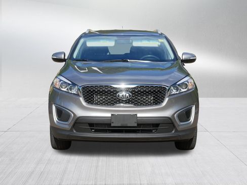 Used 2017 Kia Sorento AWD image 2