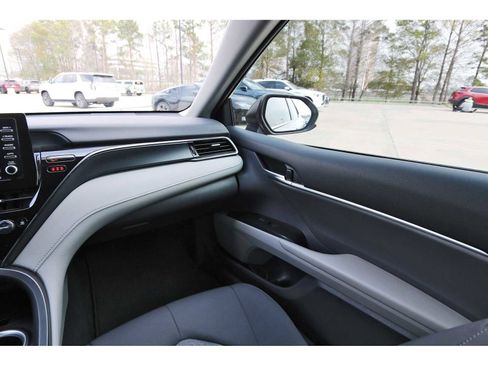 Used 2024 Toyota Camry LE image 8