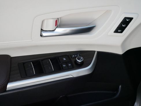 Certified 2024 Toyota Sienna Platinum image 19