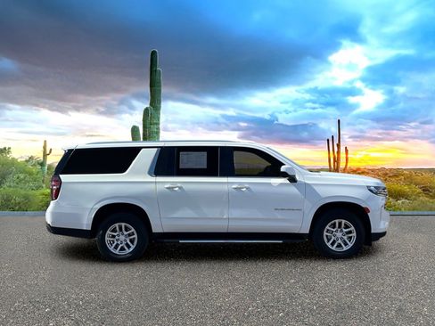 Used 2022 Chevrolet Suburban LT RWD image 6