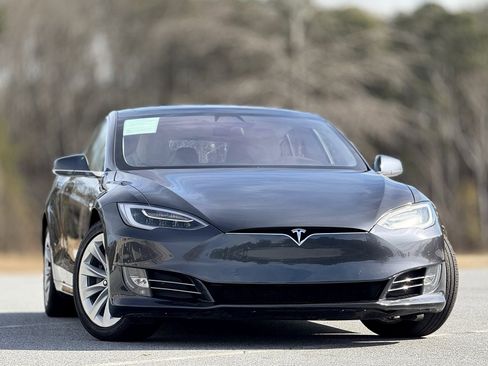Used 2018 Tesla Model S 75D image 3