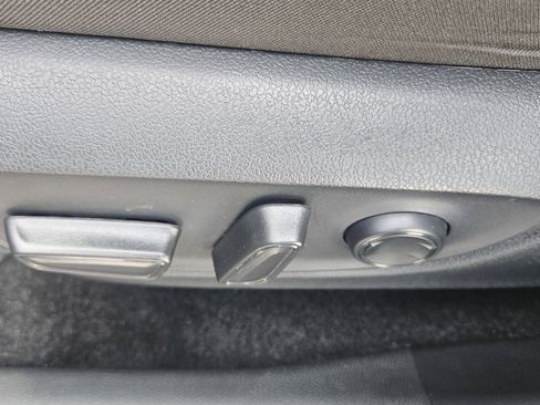 Used 2025 Toyota RAV4 XLE FWD image 18