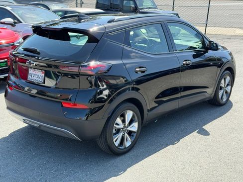 Used 2023 Chevrolet Bolt EUV LT w/ Convenience Package FWD image 5