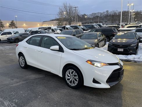 Used 2019 Toyota Corolla LE image 6