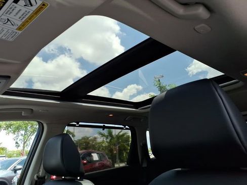 Used 2023 Nissan Rogue SV w/ SV Premium B Package FWD image 8
