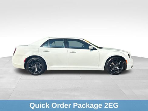 Used 2022 Chrysler 300 S RWD image 9