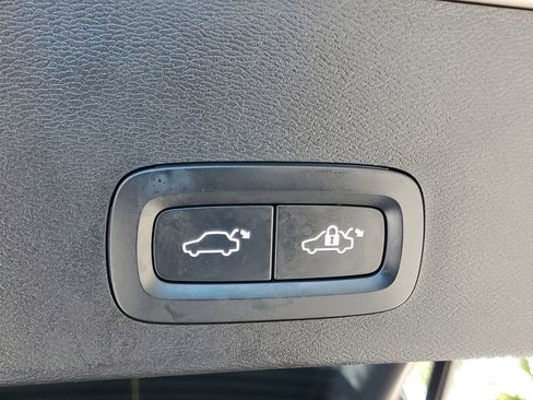 Certified 2023 Volvo XC40 B4 Plus w/ Protection Package FWD image 10