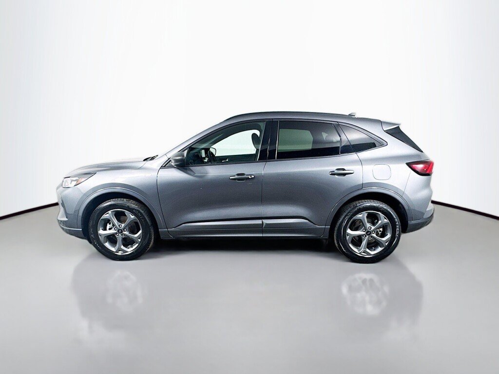 Used 2024 Ford Escape ST-Line AWD/4WD image 2