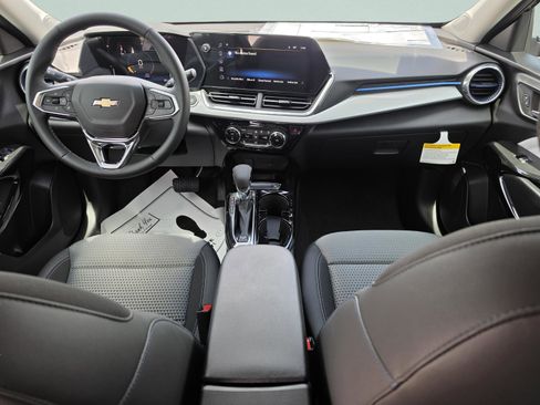 New 2026 Chevrolet Trax LT w/ Sunroof Package FWD image 15