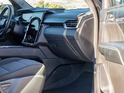 Used 2025 GMC Acadia Elevation image 21