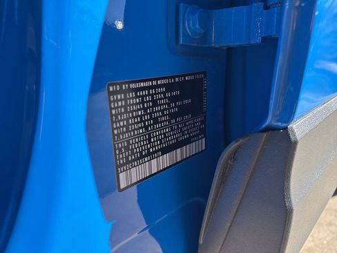 Certified 2025 Volkswagen Taos SE image 31