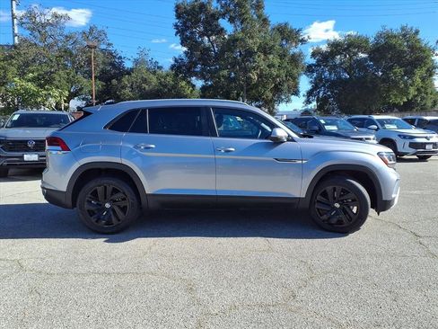 Certified 2022 Volkswagen Atlas Cross Sport SE image 4