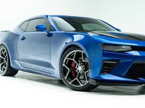 Used 2017 Chevrolet Camaro SS RWD image 3