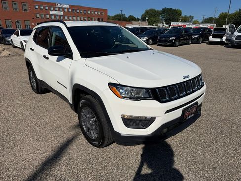 Used 2017 Jeep Compass Sport w/ Cold Weather Group AWD/4WD image 8