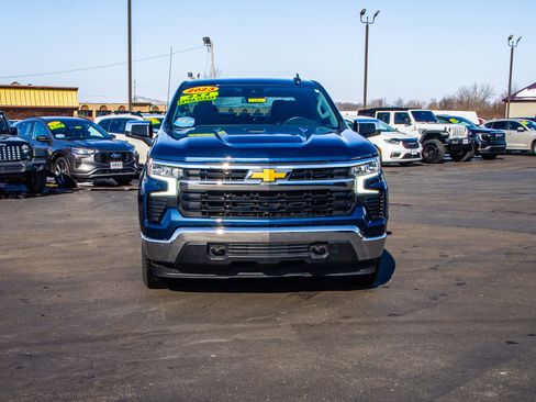Used 2023 Chevrolet Silverado 1500 LT AWD/4WD image 2
