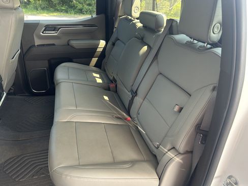 Used 2022 Chevrolet Silverado 1500 LTZ w/ LTZ Premium Package AWD/4WD image 20