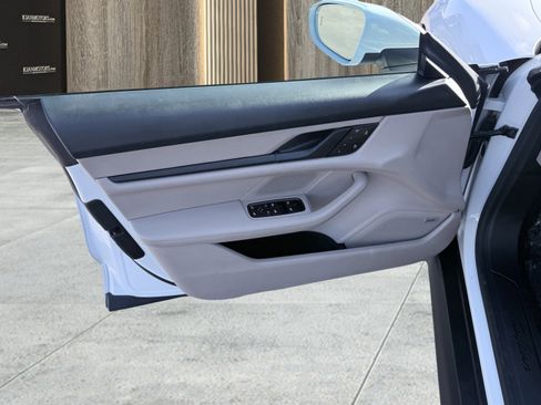 Used 2022 Porsche Taycan image 25