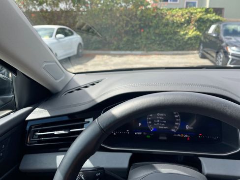 Used 2025 Volkswagen Jetta SE image 34