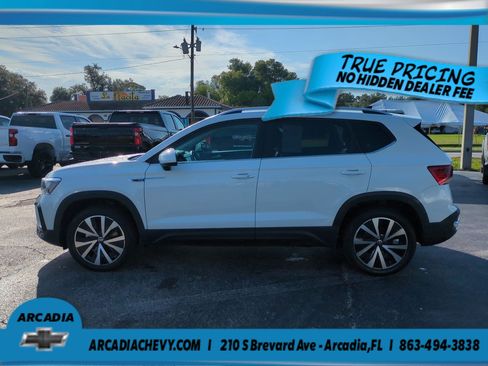Used 2024 Volkswagen Taos SE FWD image 7