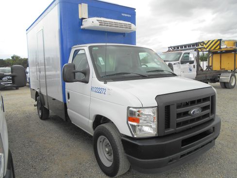 Used 2024 Ford E-350 and Econoline 350 Super Duty w/ Power Windows & Locks Group RWD image 3
