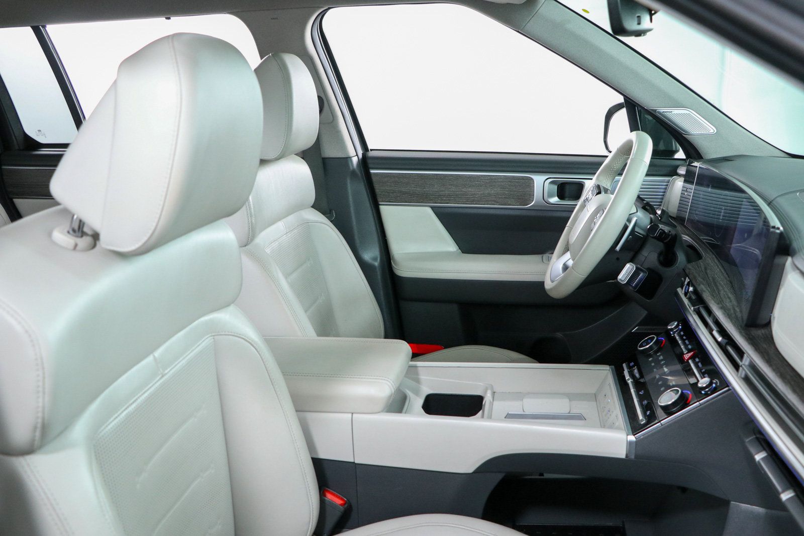 Used 2025 Hyundai Santa Fe Limited FWD image 29