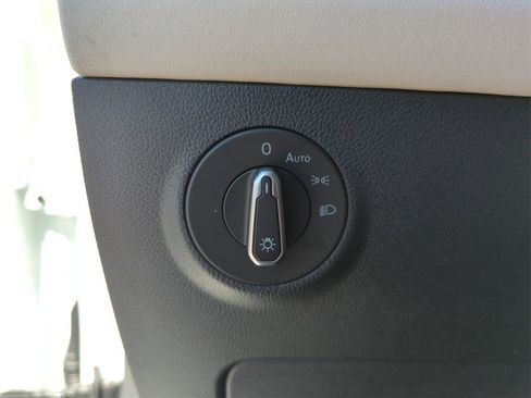 New 2026 Volkswagen Taos SE image 39