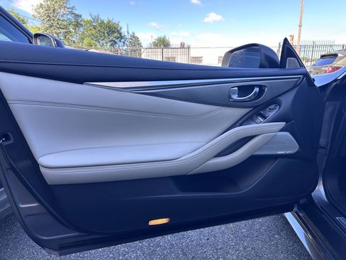 Used 2017 INFINITI Q60 2.0t w/ Cargo Package AWD/4WD image 22