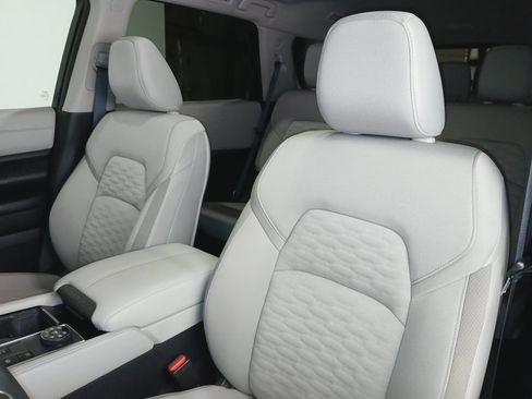 Used 2024 Nissan Pathfinder SV w/ SV Premium Package AWD/4WD image 11