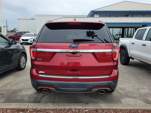 Used 2018 Ford Explorer XLT w/ Equipment Group 202A image 4