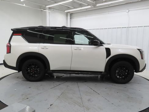 Used 2025 Nissan Armada PRO-4X image 2