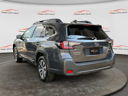 Used 2024 Subaru Outback Premium AWD/4WD image 8