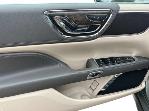 Used 2017 Lincoln Continental Select w/ Climate Package AWD/4WD image 14